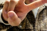 生活比个耶是什么意思_如何拍出耶手势氛围感大片