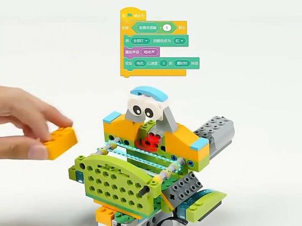 儿童编程机器人哪个好_怎么选适合孩子的STEM玩具